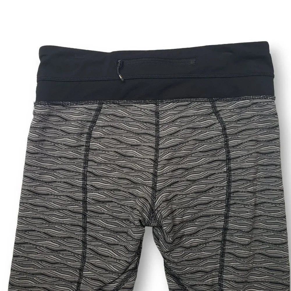 Lululemon Run Inspire Crop II Womens 6 Luxtreme Textured Wave Black Silver Spoon